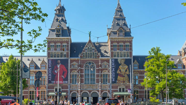 Central entrance and towers of the Rijksmuseum