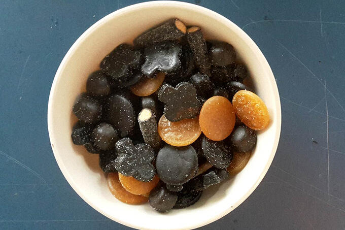 dutch%20food%20guide%20liquorice.jpg