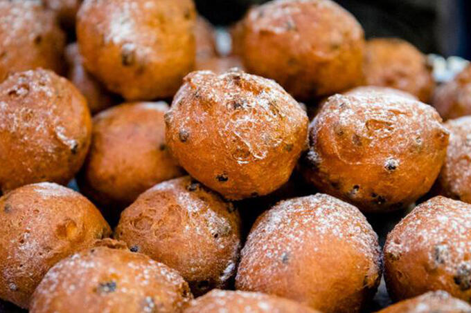 dutch%20food%20guide%20oliebollen.jpg