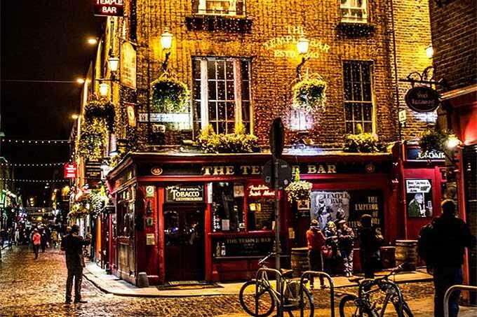 dublin-night-templebar.jpg