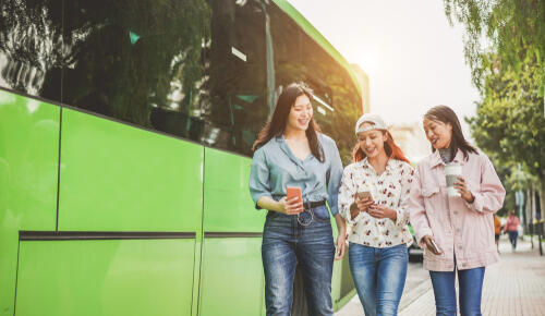 Three women hopping off a bus in Seoul