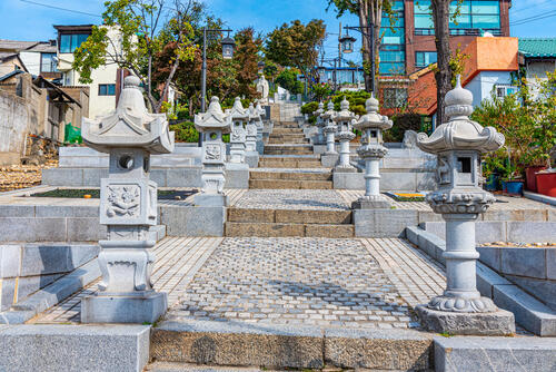 Concrete steps in Seoul's Chinatown
