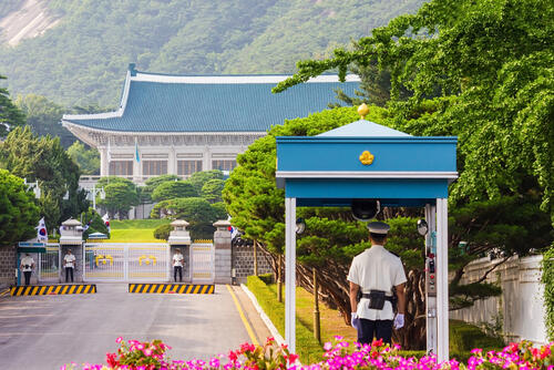 Driveway and blue roof of Cheong Wa Dae, Seoul