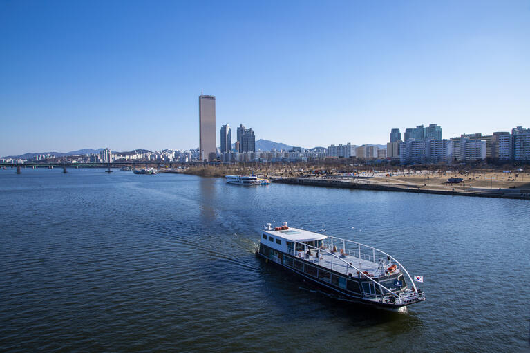 Cruise boat on the Han River in Seoul