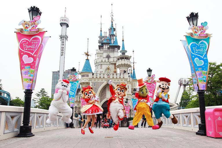 Some friendly faces to greet you at Lotte World in Seoul