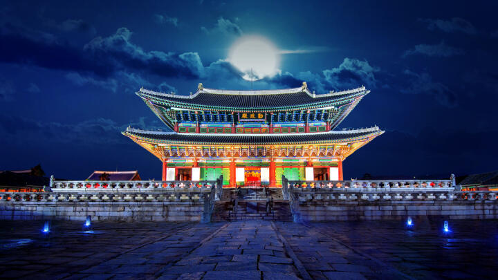 Gyeongbokgung Palace at night - Seoul in September