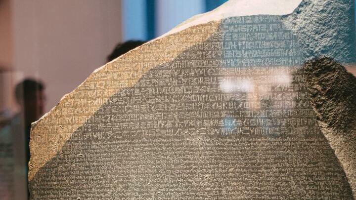 La Piedra Rosetta en el Museo Británico. Los 10 imprescindibles del British Museum.