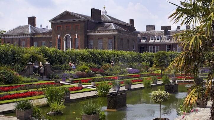 Kensington Palace vs Buckingham Palace Comparison The London Pass