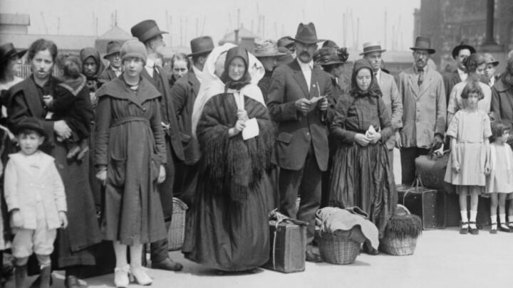 ellis island immigrants