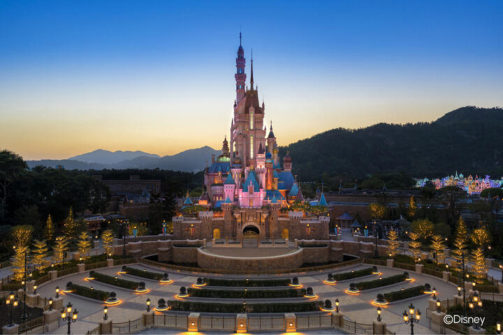 A Complete Guide to Hong Kong Disneyland
