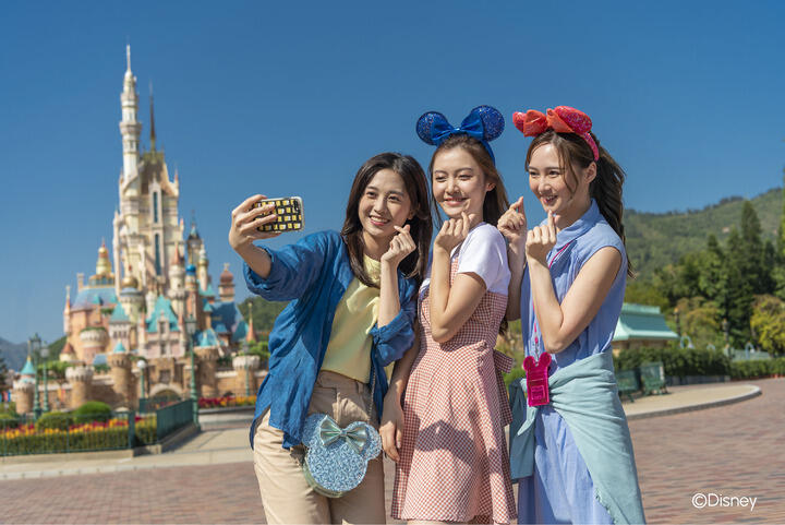 A Complete Guide to Hong Kong Disneyland
