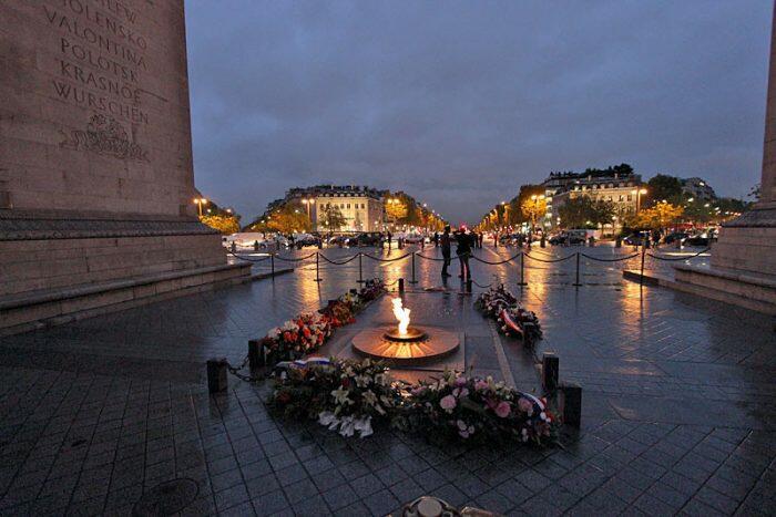 France-Paris-Arc-de-Trionphe-Unknown-Soldier-L-700x467.jpg