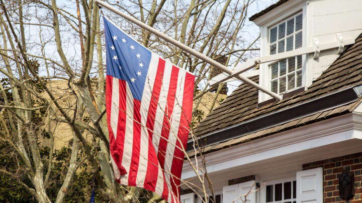 Things to do in Old City Philadelphia - go visit Betsy Ross house