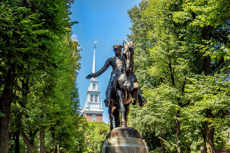 La statue de Paul Revere et l'église Old North Church