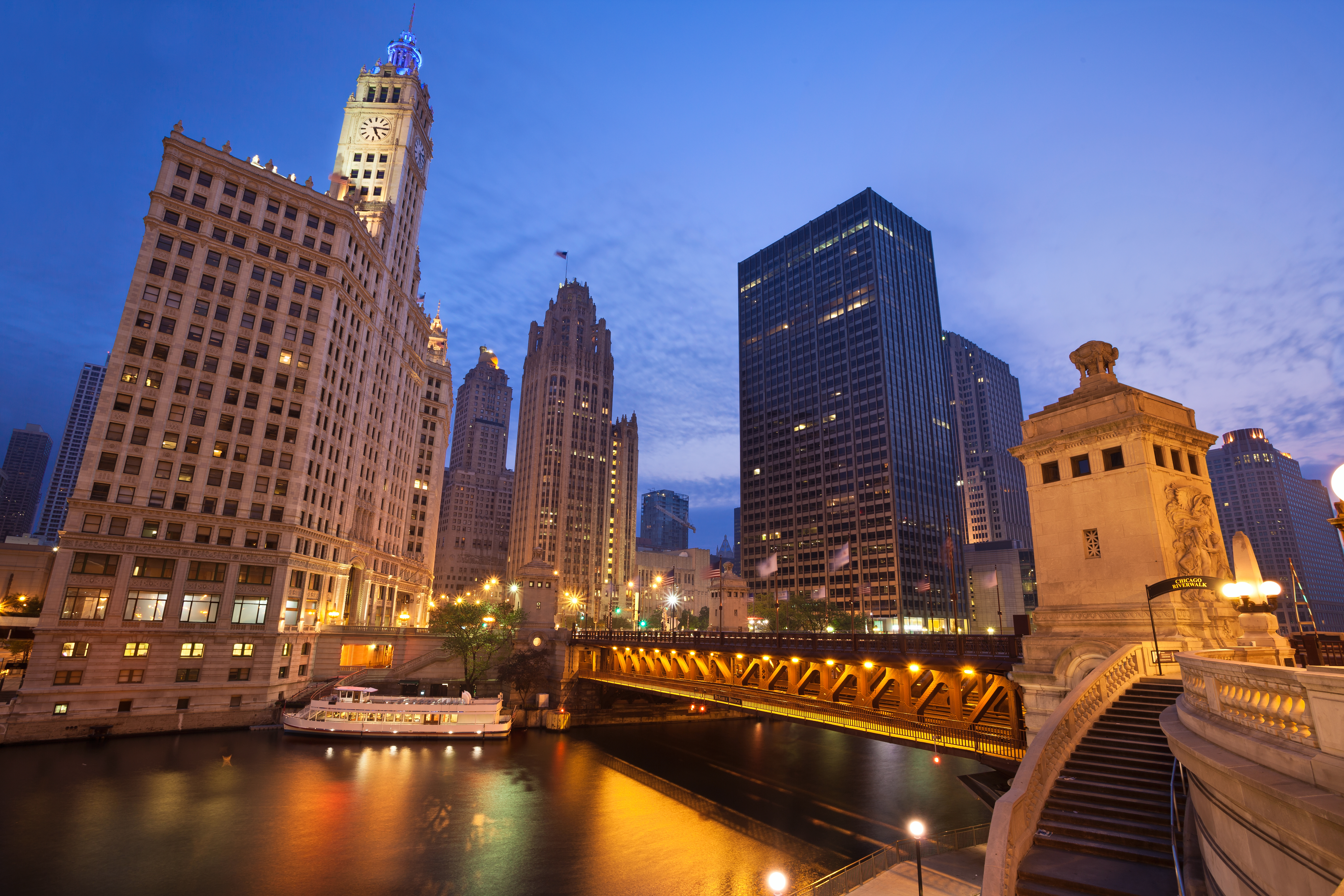 Chicago Guide to Magnificent Mile Shopping, Restaurants & Events