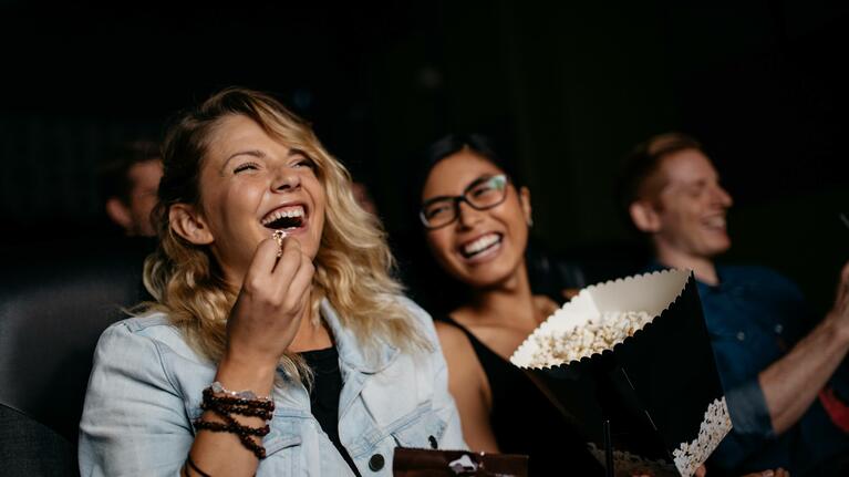Friends share Chicago popcorn