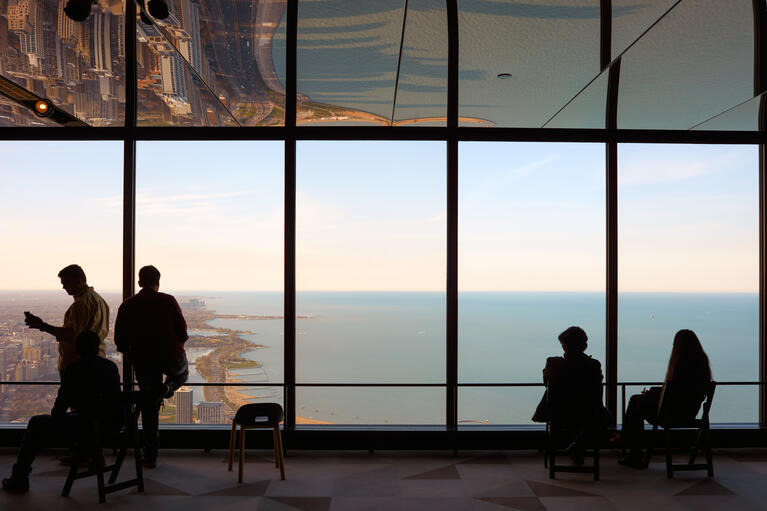 Des visiteurs à 360 Chicago
