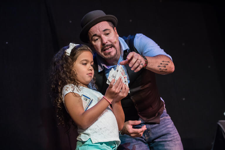 Cena espectáculo de magia, Orlando cuando llueve