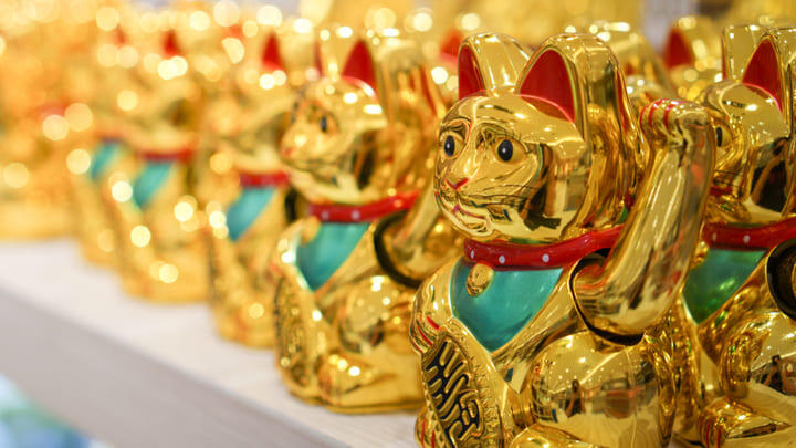 Chinese lucky cats on sale in a souvenir shop