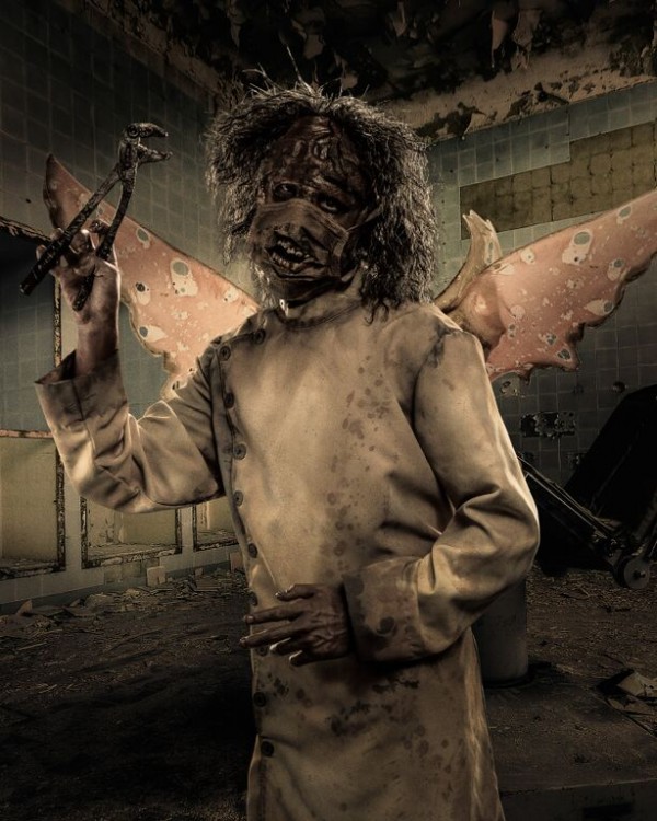 Say aaahhh as you enter the maze of this deranged and demented tooth fairy. 