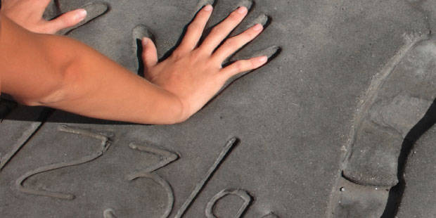 hollywood tcl Chinese theater hand prints