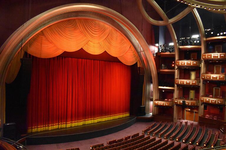 Proscenium arch and curtain of the Dolby Theatre, Hollywood