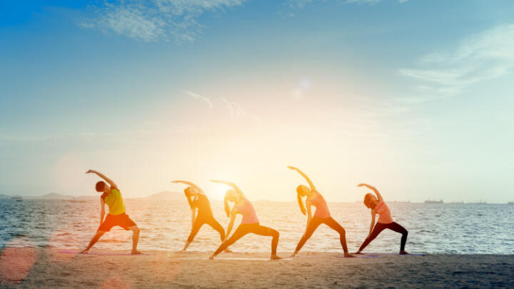 Yoga en la playa. Cosas que hacer en Los Ángeles al anochecer.