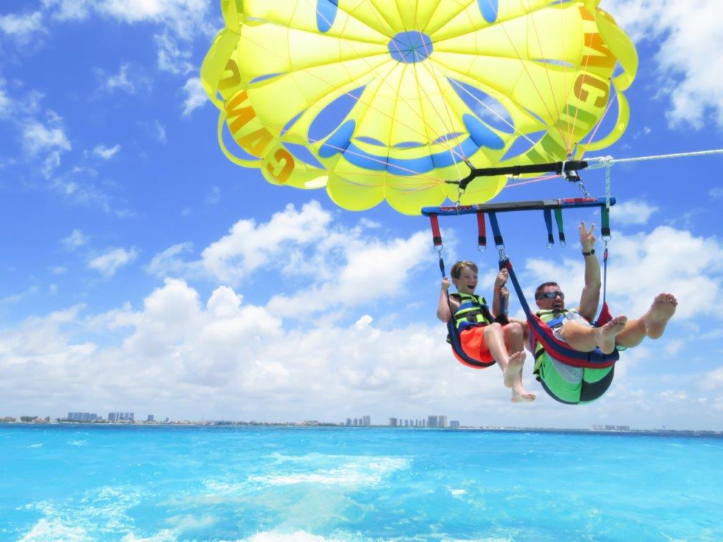 Go parasailing in Cancun and save with Go Cancun Card