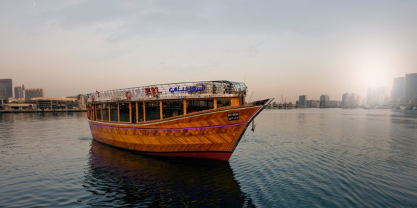 Tour-Dubai-Dinner-Cruise-at-Dubai-Creek-2