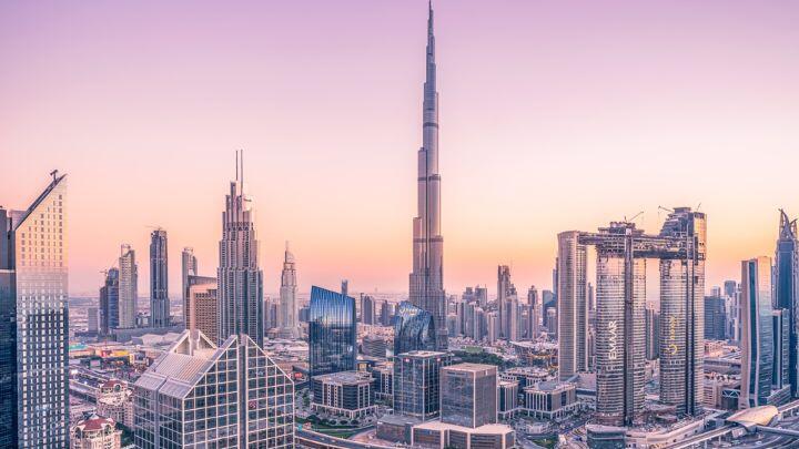 Skyline de Dubái con Burj Khalifa. centros comerciales de Dubái.