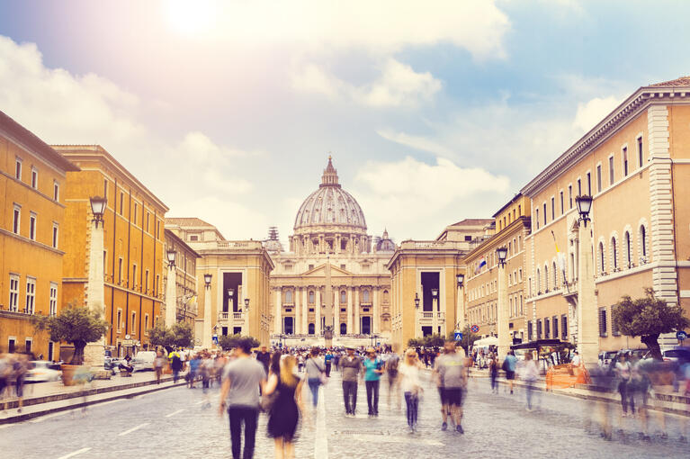 Le plaisir de marcher dans les rues de Rome