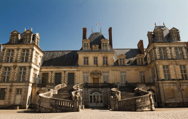 Le Château de Fontainebleau et son célèbre escalier