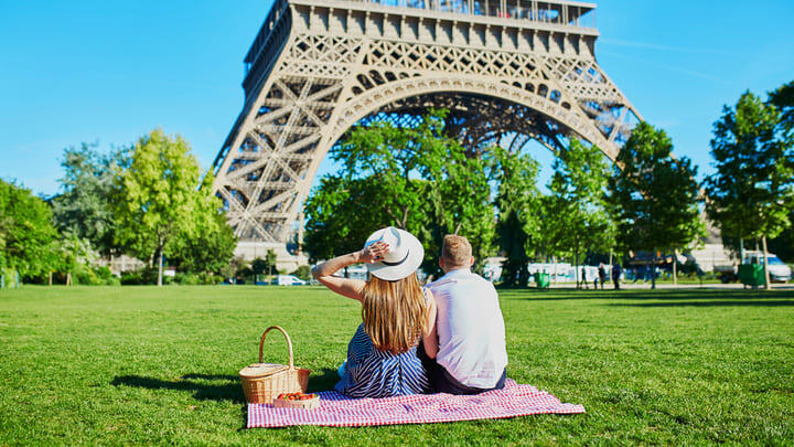 A couple picnicking by the Eiffel Tower