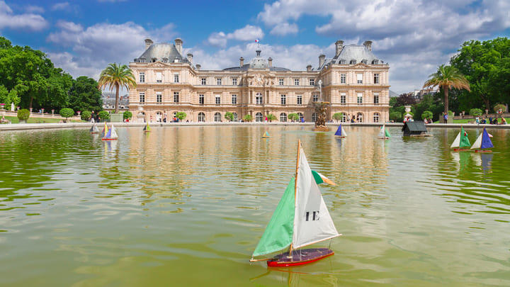 Sailboats on the Grand Bassin lake in front of the Palais de Luxembourg