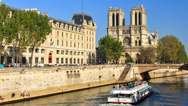 Bateaux Parisiens cruising past Notre-Dame Cathedral