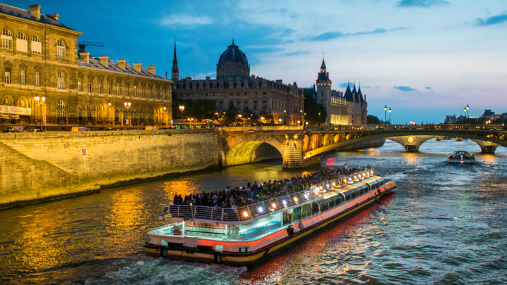 Sunset cruise on the Seine