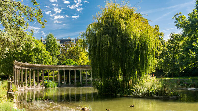 The English-style landscapes of Parc Monceau