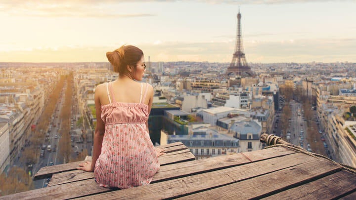 travelling to paris alone female