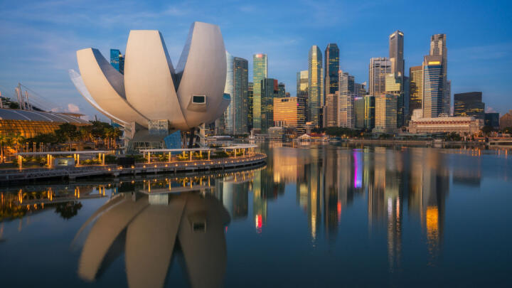 Blick auf Singapur vom Wasser aus
