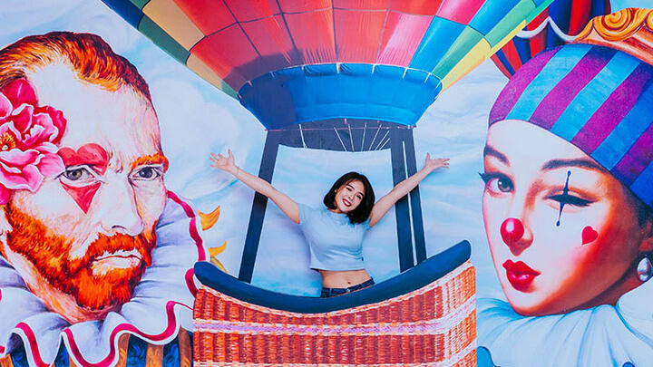 Kid having fun at Trickeye, Singapore