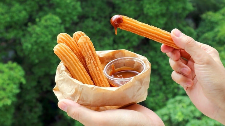 Churros con chocolate.