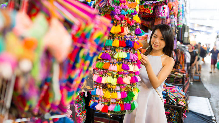 Woman browsing the stalls at Chatuchak Weekend Market.