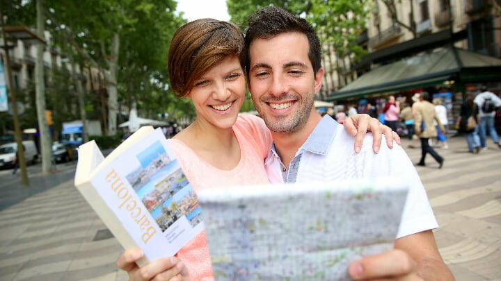 Couple consulting a paper map on La Rambla