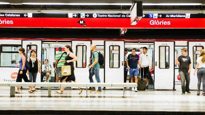 People disembarking a Barcelona metro