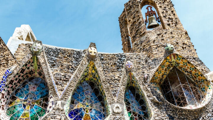 gaudi crypt barcelona