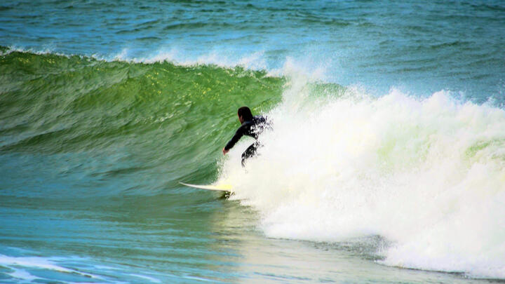 surfing barcelona