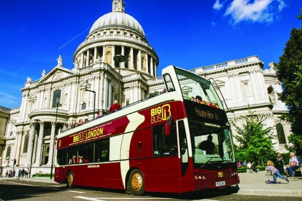 London Big Bus - in front of St. Paul's Cathedral