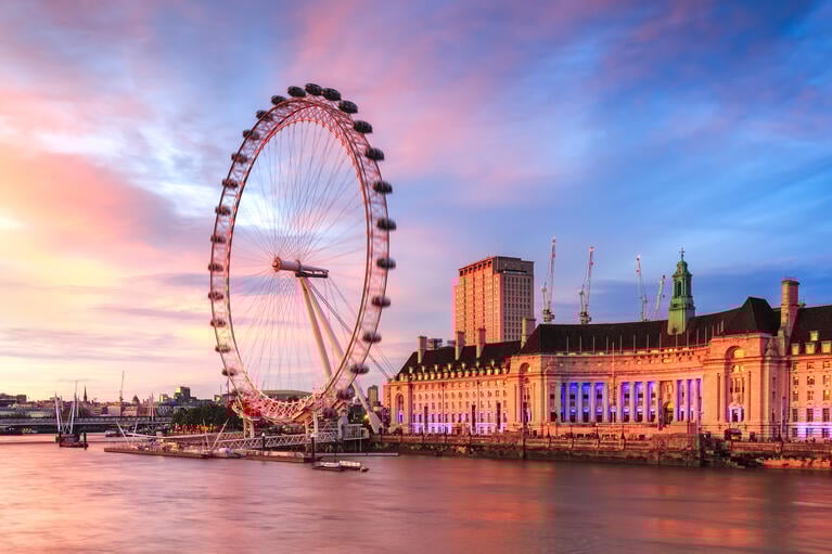 Le London Eye au coucher du soleil